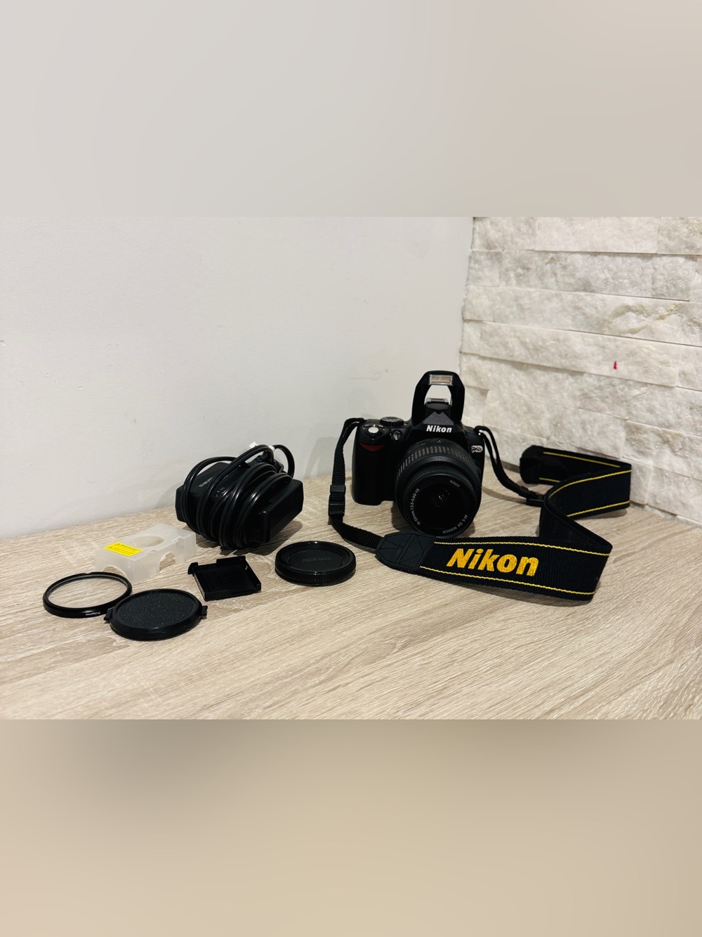 Nikon D40X 10.2MP DSLR Camera + AF-S 18-55mm VR Lens Kit (2x Batteries, 32GB SD)